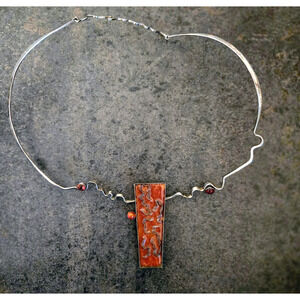 Hancrafted resin hammered wire and glass stones necklace choker style